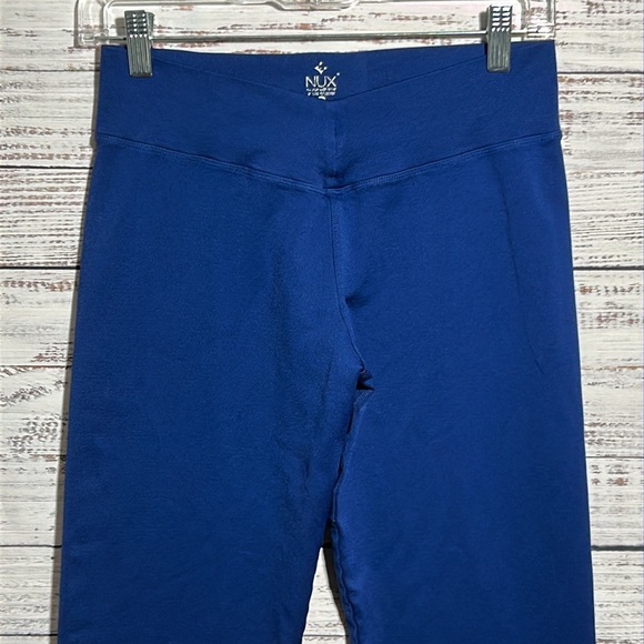 NUX Women's Solid Navy/Blue V-Crop Mid-Rise
Pull-On Crop Leggings XL - Picture 3 of 12